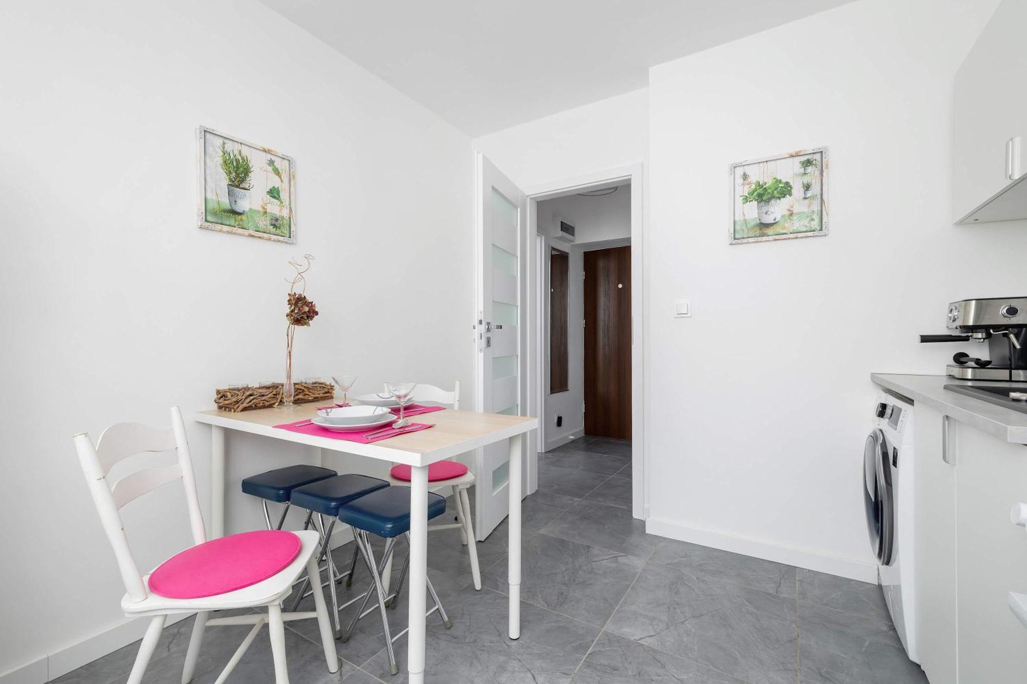 Colorful Studio Near The Spodek Arena In Katowice By Noclegi Renters Exterior foto